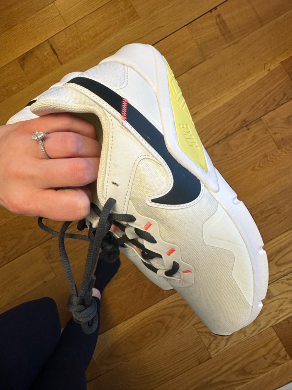 Nike Legend Essential 2 training shoe - Picture 2 of 6